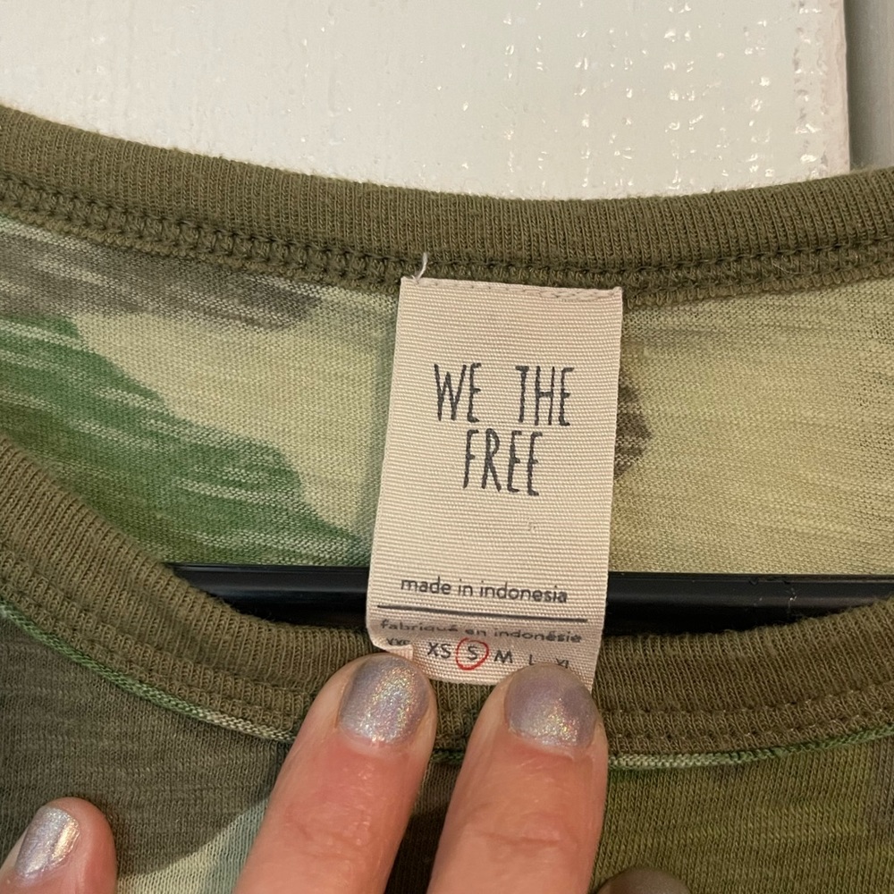 Free People womens camo Clare tee. Size small - Picture 4 of 4